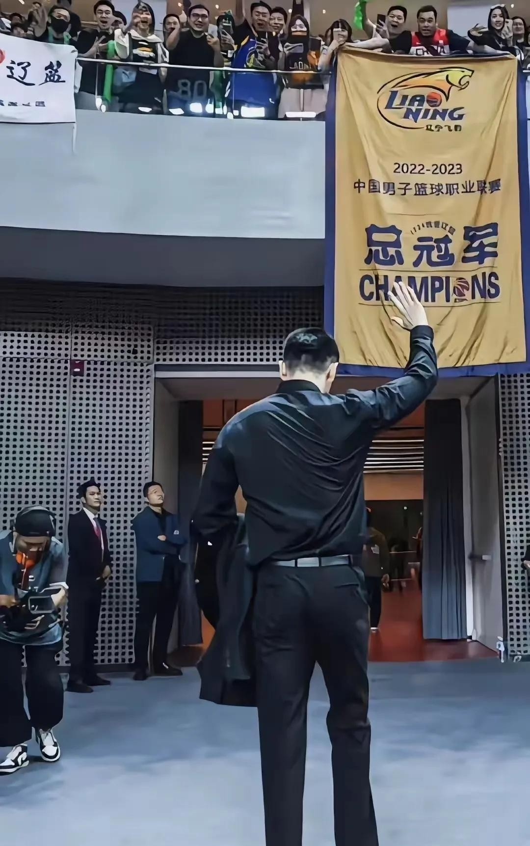 辽宁本钢国际比赛日更衣室发声，志在社区盾名次提升，气氛紧张，资深球员宣示担当(直播九台对辽宁本钢篮球赛)