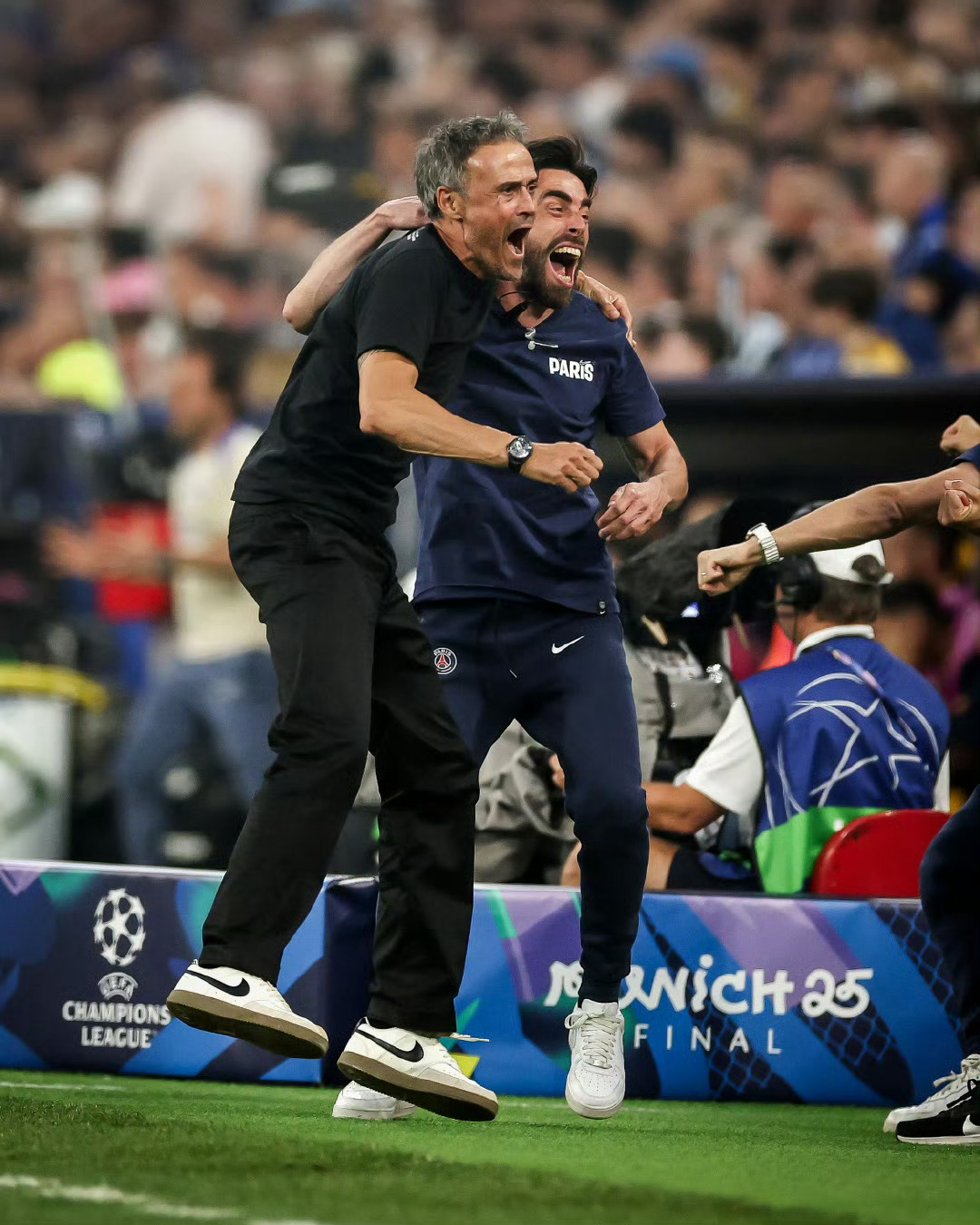 雷竞技电竞 -今晚体能课后，巴黎圣日耳曼复出首秀备战欧篮联，媒体盛赞，更衣室氛围转暖的简单介绍